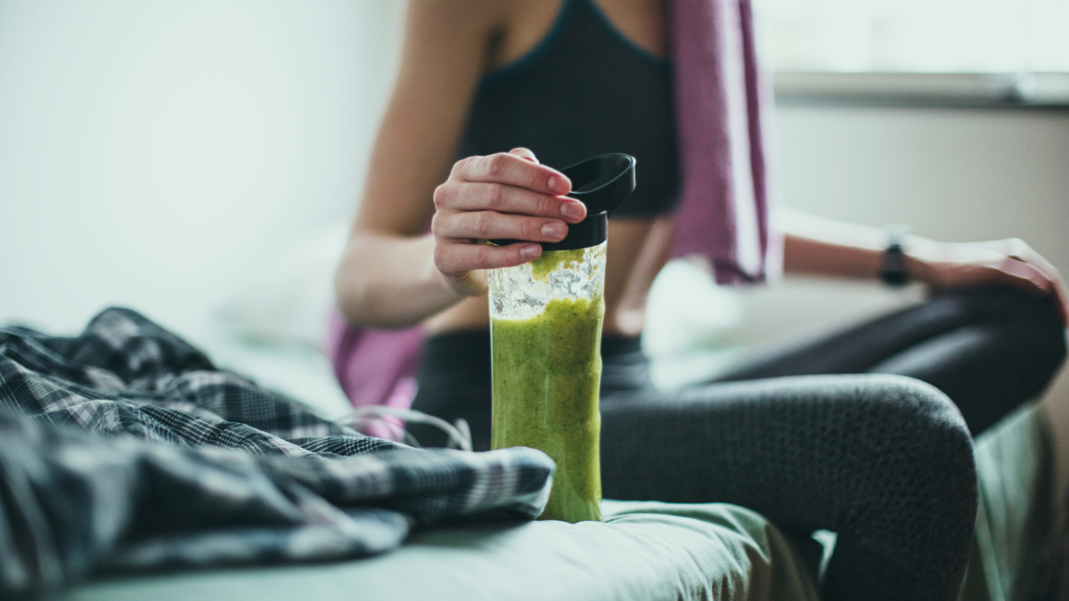 gym goer mindful eating smoothie